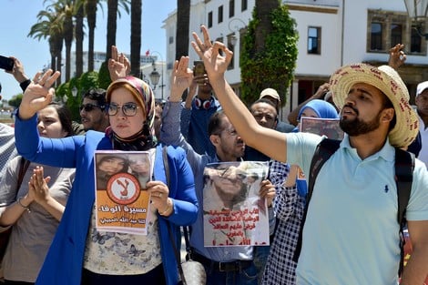 في قلب "أزمة كورونا" .. أساتذة متعاقدون يستنكرون اقتطاع الأجور