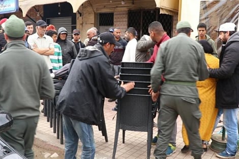 تشميع مقهى بسيدي سليمان لمخالفة قرار الإغلاق