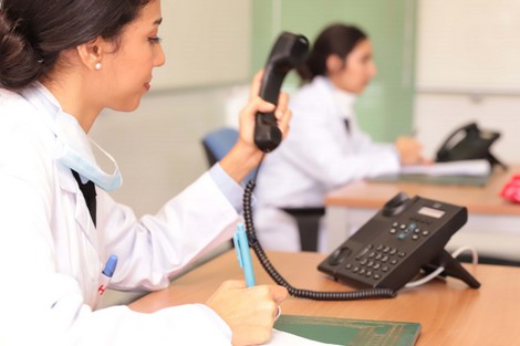 أطباء مغاربة يقدمون خدمات استشارية عن بعد