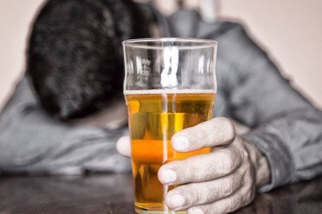 فاجعة .. استهلاك مواد كحولية يخطف أرواح ستة تونسيين
