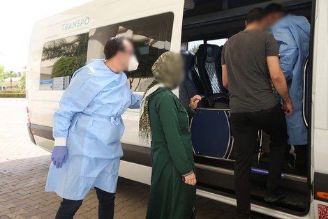 "كورونا" لا يستثني شباب المغرب .. ينقلون الفيروس إلى كبار السن
