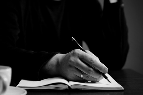 "الحَجر" يدفع إلى تنظيم "ملتقى شعري عن بعد"