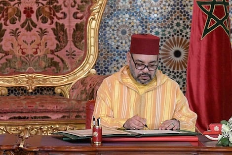 الملك يعزي العماد عون في انفجار مرفأ بيروت