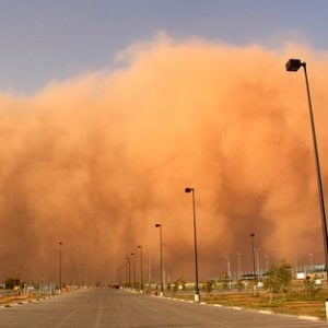 رياح محملة بغبار تفزع المغاربة.. وأمطار في الأفق