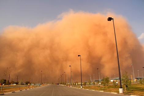 رياح محملة بغبار تفزع المغاربة.. وأمطار في الأفق