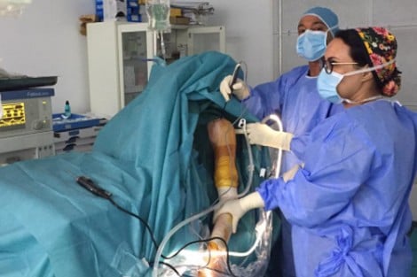 ‪فريق طبي مغربي يُجري جراحة معقدة ونادرة لاستئصال ورم خبيث