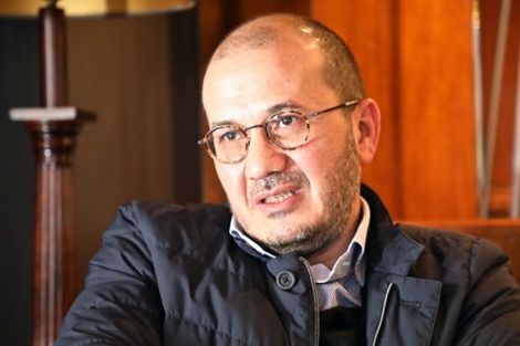 سعد بنشقرون .. "جرّاح العيون" يمدّ الجسور بين المغرب وبلجيكا