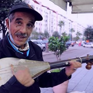 عازف الوتار في الشارع