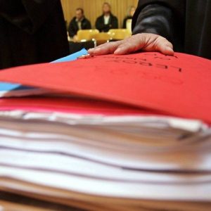افتـحاص مالي يتعقب "تفريخ" ملاحق صفقات عمومية بالمليارات