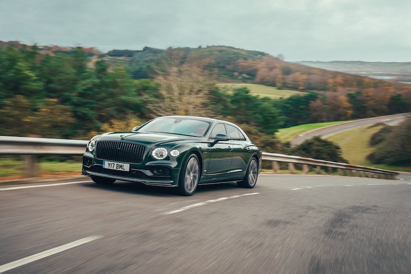 بنتلي تطلق Flying Spur بمحرك ثماني الأسطوانات