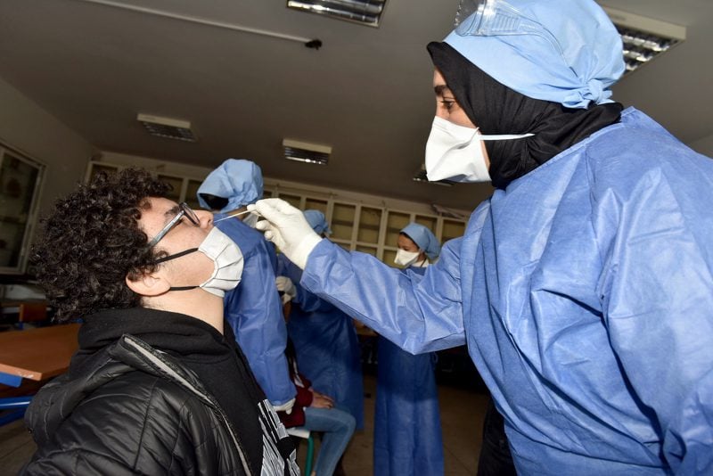 تلاميذ المغرب يجتازون اختبارات كورونا لضمان إتمام الموسم الدراسي