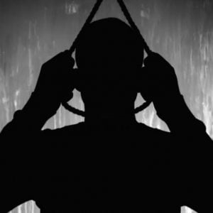 حبل حول العنق ينهي حياة شاب ناحية سطات