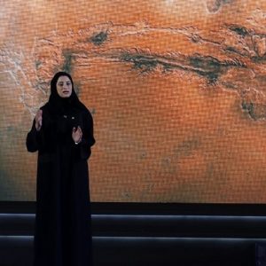 سارة الأميري .. وزيرة شابة بطموحات تصل إلى سطح كوكب المريخ