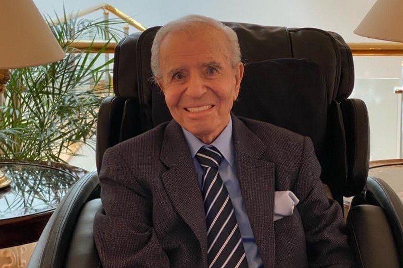 الملك يصف منعم بأحد رجالات الأرجنتين الكبار