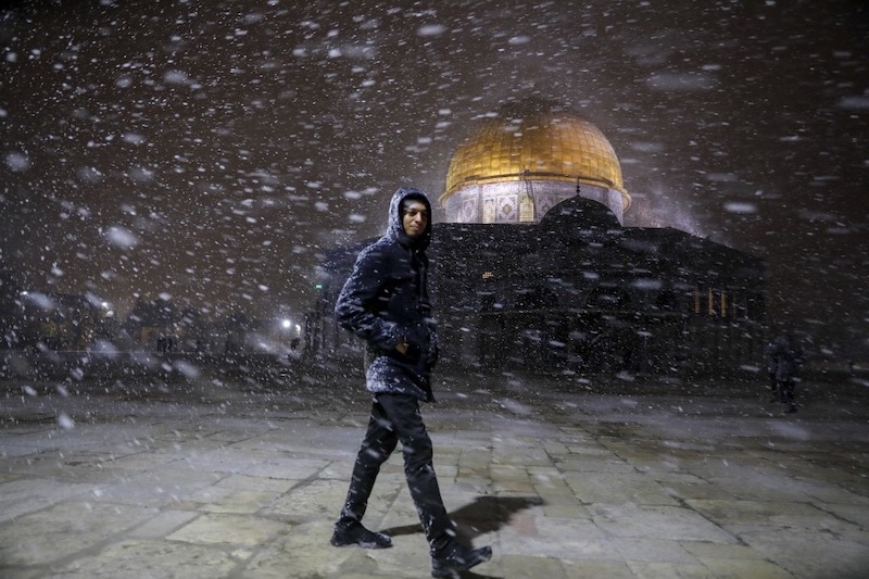 القدس بحلة بيضاء