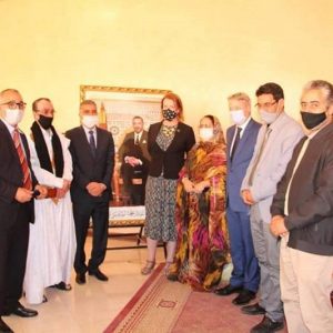 السفيرة الكندية تتوجه إلى بوابة الصحراء المغربية