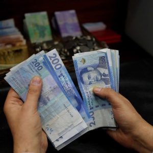 خبير مغربي يحذر من المضاربة في سعر الصرف