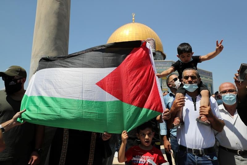 محمد بنيس يوثق ذاكرة مقاومات القلم الإنساني في سبيل تحرر فلسطين