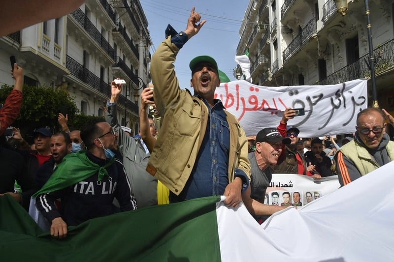 معتقلو الحراك الجزائري يضربون عن الطعام
