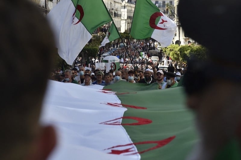الجزائر تحاكم طفلة بسبب مطالب الحراك