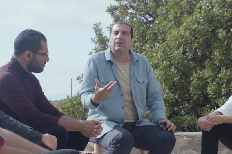 عمرو خالد: الله يغرس الحب في القلوب .. وبخل النفوس أسوأ من الجيوب