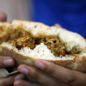 الخراطي يحذر من فوضى بيع "المأكولات السريعة"
