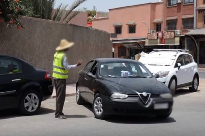 السلطة تطلق حملة لتخليص مدينة مراكش من قبضة حراس السيارات العشوائيين