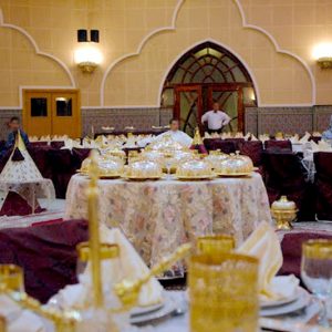 منع الحفلات والأعراس يصادم الزبائن بمهنيي القطاع حول التسبيقات المالية‬