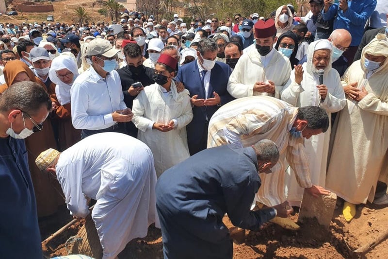 شخصيات حكومية وحزبية تُشيع جثمان "بيشا" بأربعاء الساحل في جنازة مهيبة