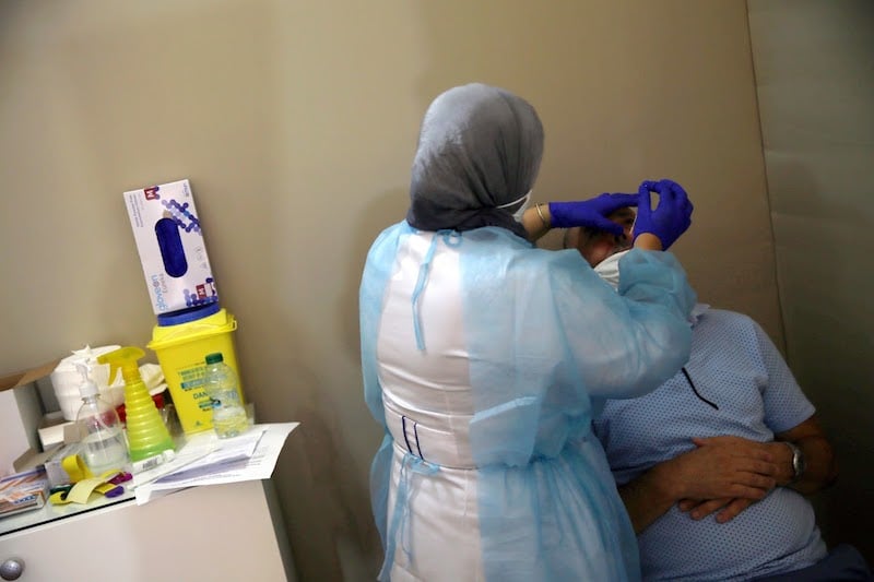 رصيف الصحافة: أطباء يقللون من خطورة انتشار متحورات جديدة في المغرب