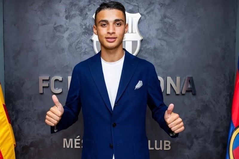 المغربي رويز يعود إلى برشلونة بعقد لـ 3 مواسم