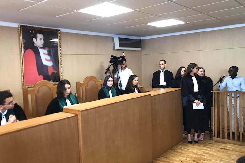طلبة جامعيون يتلمسون طريق المهن القضائية بعقد "محاكمة صورية" بالرباط