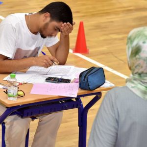 الشعور بالقلق والخوف خلال فترة الاستعداد والتحضير للامتحانات.. أسباب وحلول