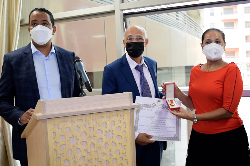 توشيح مجموعة من الأطر الطبية بأوسمة ملكية