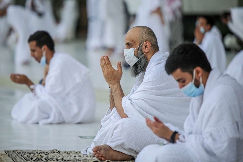 "جائحة كوفيد" تبدد آمال كبار السن في أداء مناسك الحج هذا العام