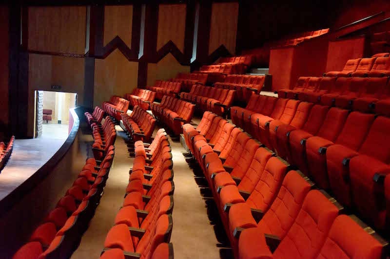 حملة فنانين تناشد وزير الثقافة لإنقاذ المسرح المغربي من السكتة القلبية