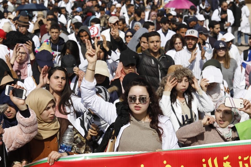 "إضاءات على مغرب الاستثناءات".. آراء نقدية في إشكالات البلاد والعالم
