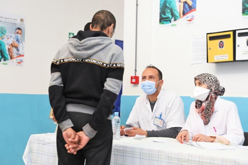 شراسة ضعيفة تدرب المناعة .. خبير يفسر مضاعفات التلقيح ضد "كورونا"