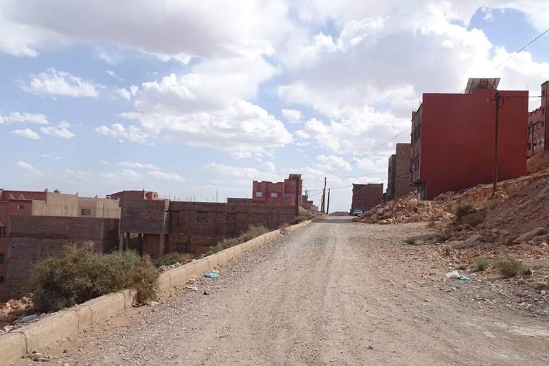 مواطنون في مدينة تنغير ينتظرون الماء والكهرباء