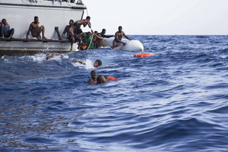 قتيلان في غرق قارب بين إيطاليا وتونس