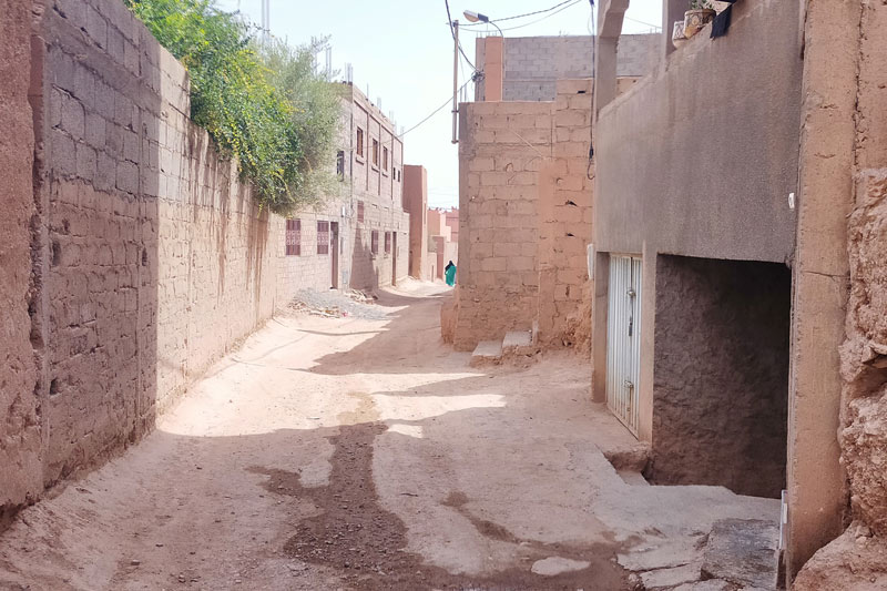 الحُفر تحوّل أحياء مدينة تنغير إلى "قرى معزولة"
