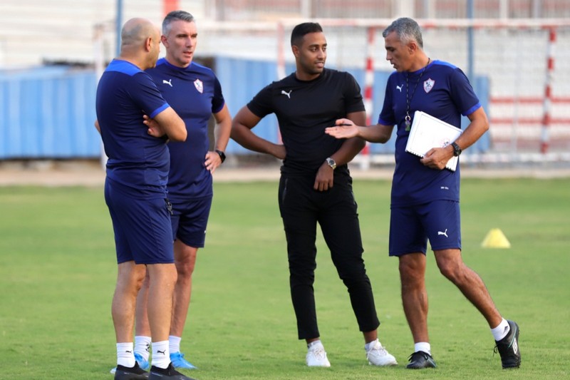 اشتباك بالأيدي يصادم أحداد والمدرب العام للزمالك