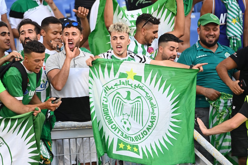 منخرطون يطلبون إرجاء الجمع العام لنادي الرجاء