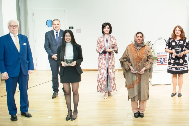 المغربية حسناوي تنال جائزة الرائدات ببروكسيل