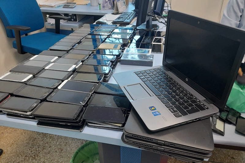 إحباط تهريب هواتف وحواسيب بميناء بني انصار