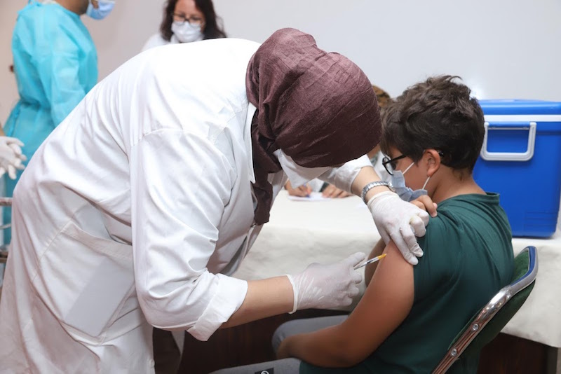 حملة تلقيح التلاميذ المغاربة تتواصل بتطعيم 84 ألفاً في ظرف يومين
