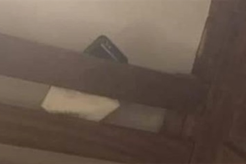 صوّر النساء بهاتفه داخل حمام