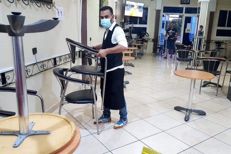 أرباب المقاهي والمطاعم يناشدون الحكومة المقبلة ترميم أعطاب جائحة كورونا