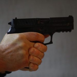 طلقة نارية تنهي فوضى في بيوكرى