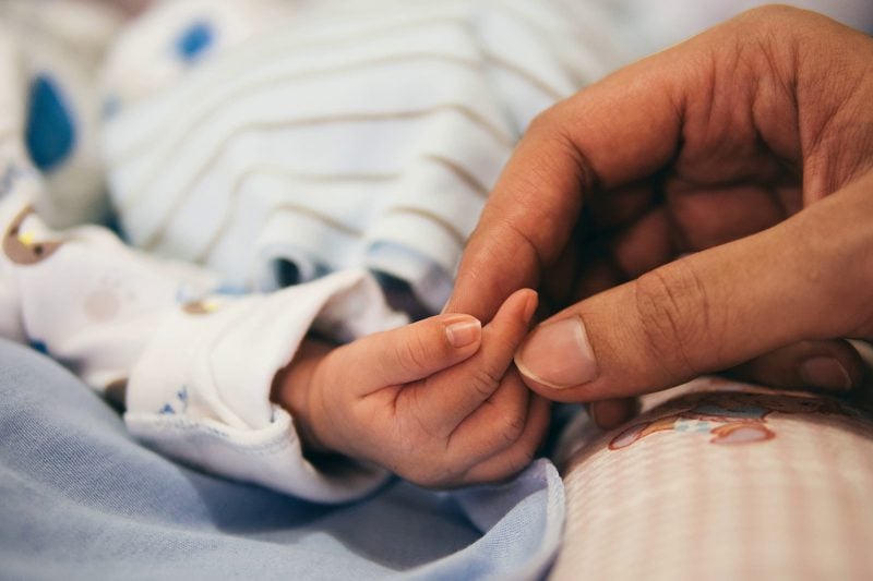 رابطة طبية تدقق في أسباب القيء المتكرر لدى الرضع